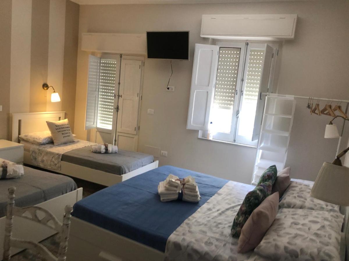 Vierbettzimmer mit Balkon
