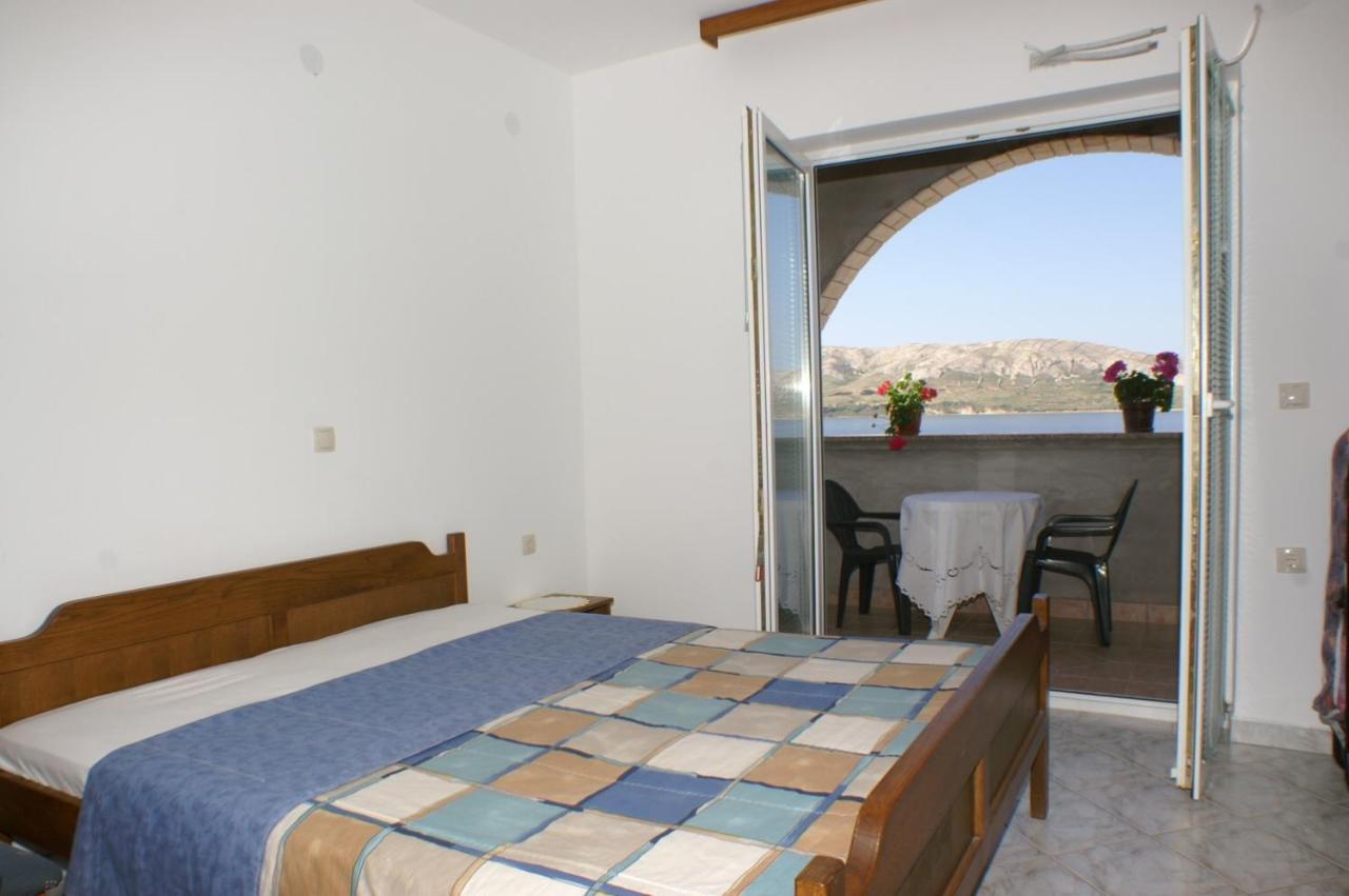 Apartamento de 1 dormitorio con terraza y vistas al mar