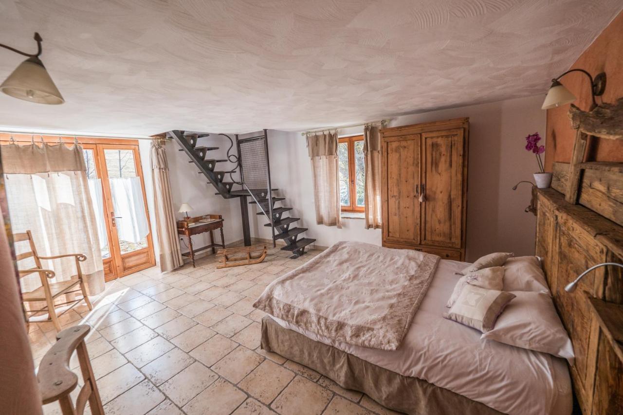 Suite with Mountain View