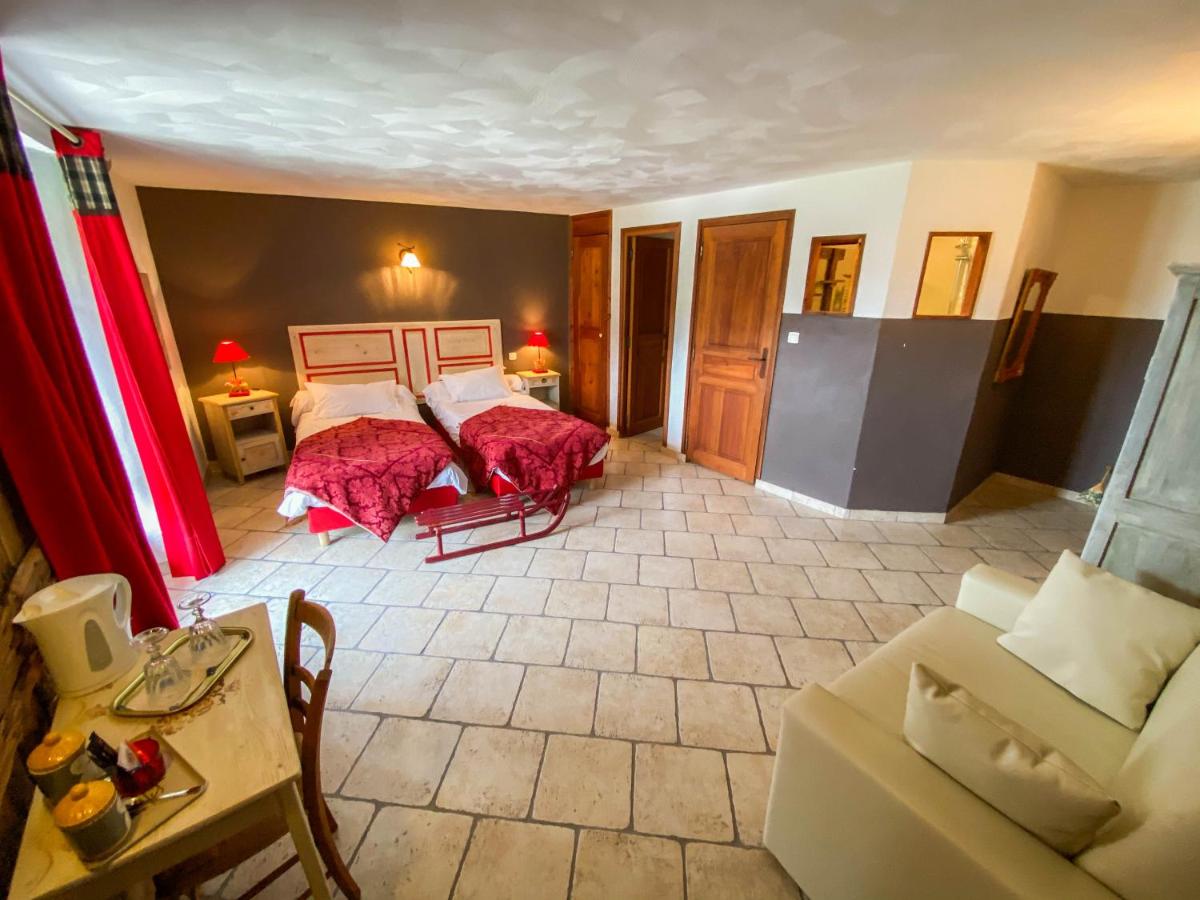 Double or Twin Room with Mountain View