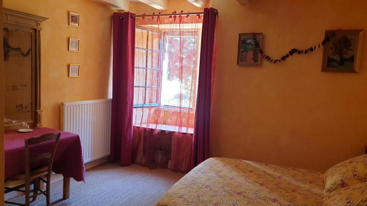 La Maison prés du ruisseau Chambre jaune - B&B