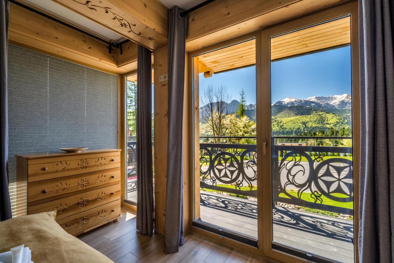 Apartment with Balcony, Fireplace and Mountain View