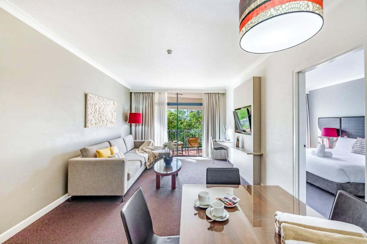 'Double Paradise' Two Separate Waterfront Resort Apartments - B&B