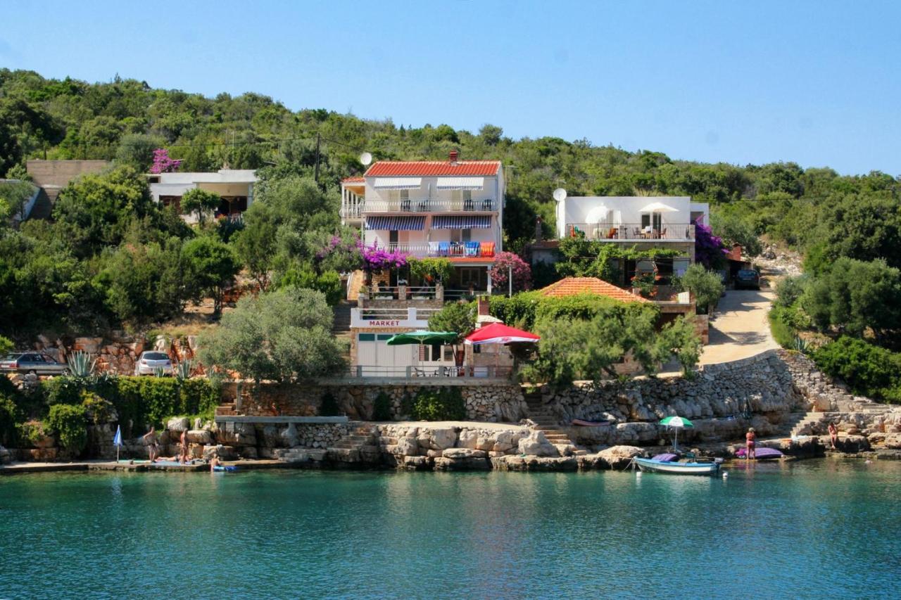 B&B Gdinj - Apartments by the sea Cove Zarace - Gdinj, Hvar - 4598 - Bed and Breakfast Gdinj