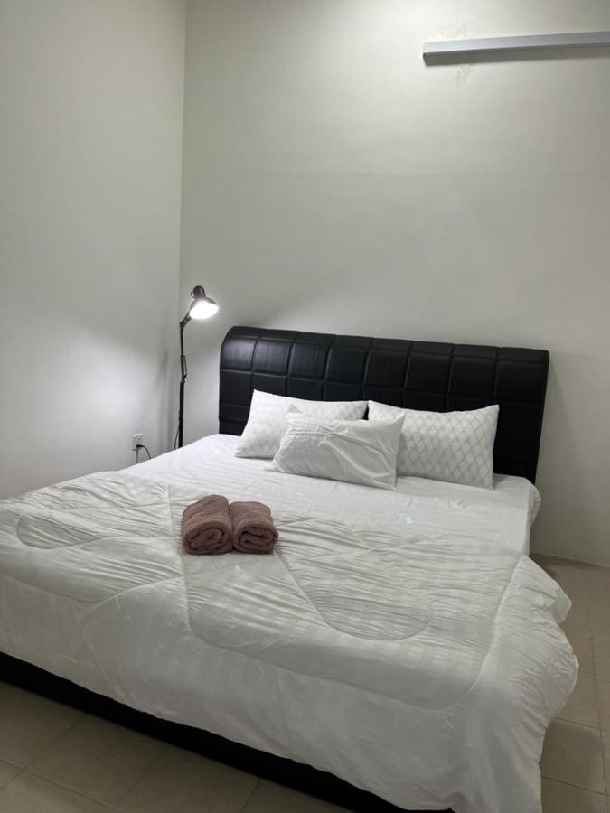 B&B Kampong Parit - OrchidVilla Homestay at Southville Apartment - Bed and Breakfast Kampong Parit