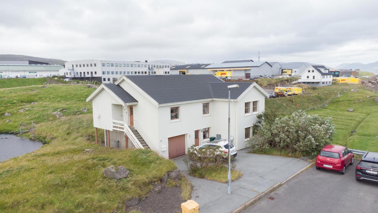 B&B Tórshavn - 4 Bedroom Apartment - 20 Min Walk From City Centre - Nature - Bed and Breakfast Tórshavn