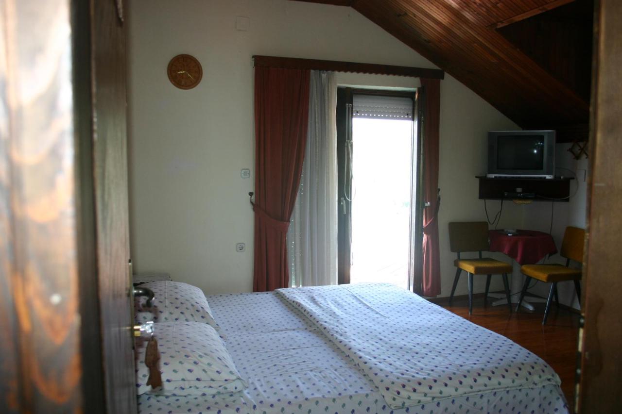 Tweepersoonskamer met 1 of 2 Bedden en Uitzicht op het Meer.