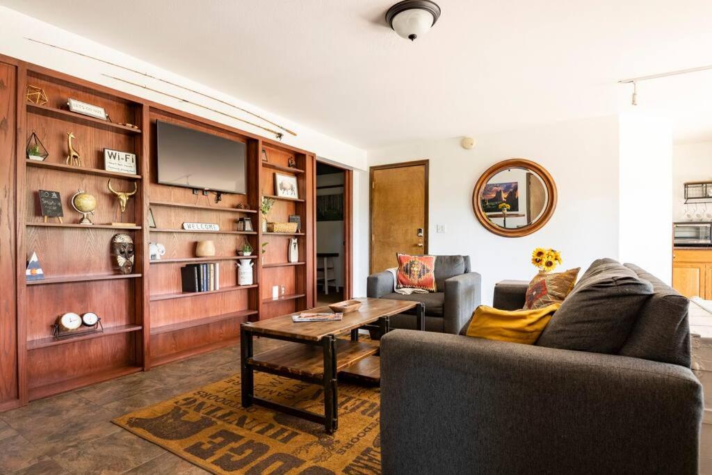 Private Hot Tub Overlooking Pikes Peak - B&B Woodland Park