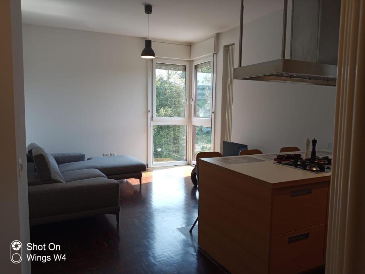 Appartamento DeLuxe con parcheggio gratuito - B&B Segrate