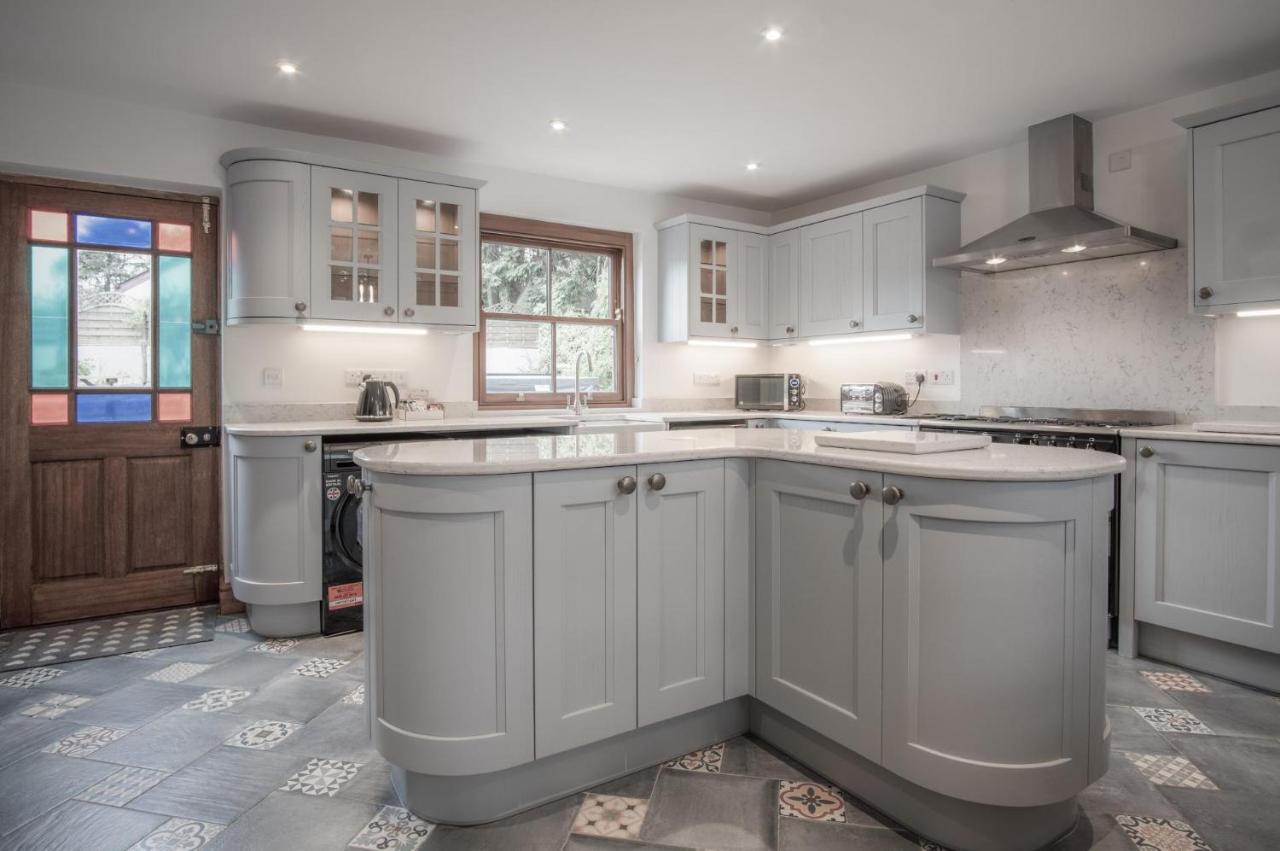 Pendeilo Villa - 5 Bedroom Holiday Home - Amroth - B&B