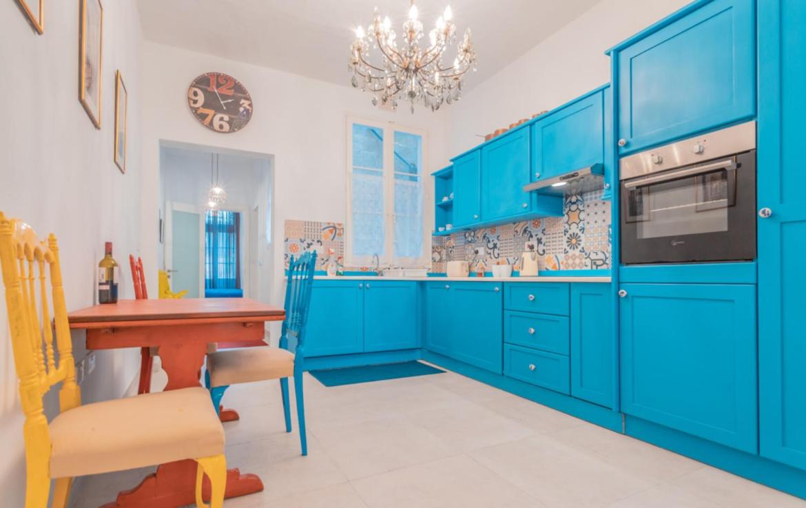 B&B La Valette - Blue Waves Apartment with Maltese Balcony - Bed and Breakfast La Valette