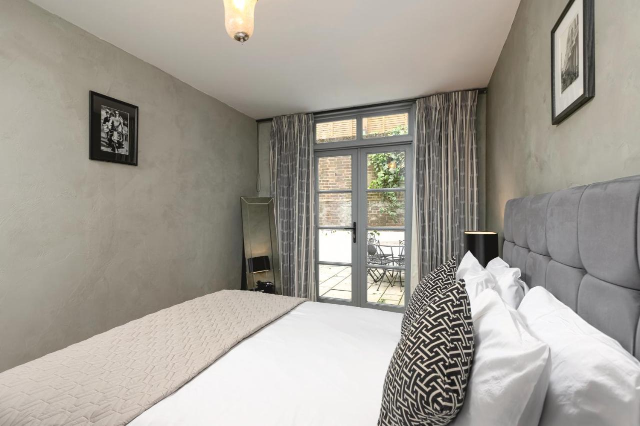 PenthouseStays nr Notting Hill - Luxury 2 Bedroom King Bed Apartment - near Portobello Road - Chambres d'hôtes Londres