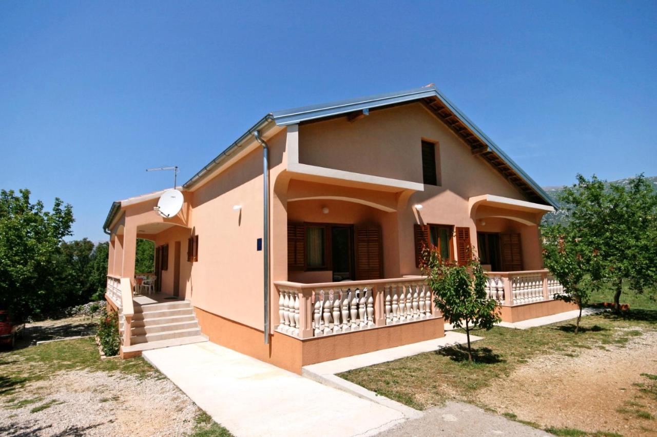 B&B Rovanjska - Apartments with a parking space Rovanjska, Paklenica - 6209 - Bed and Breakfast Rovanjska