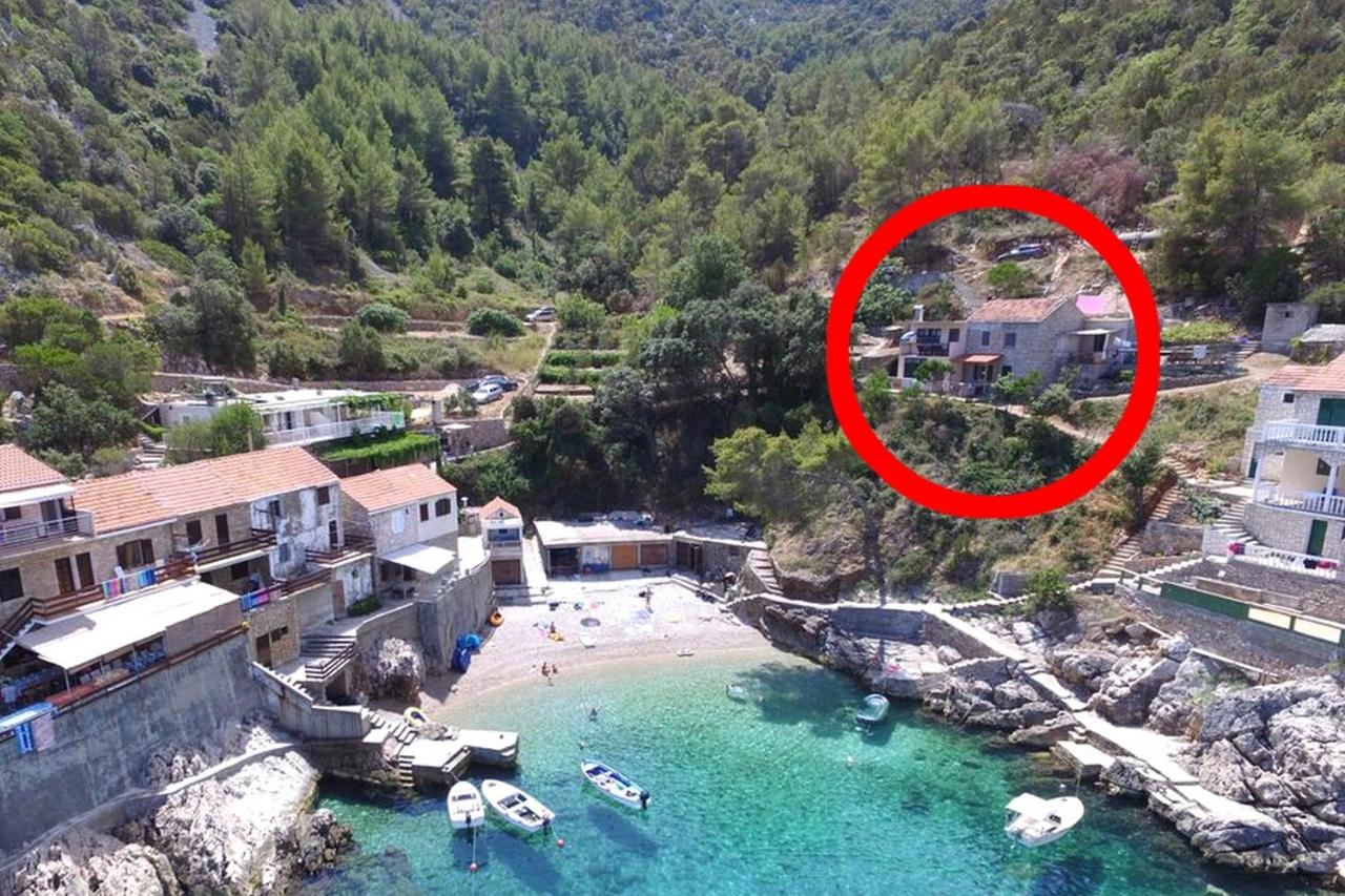 B&B Gdinj - Seaside secluded apartments Cove Pobij, Hvar - 7506 - Bed and Breakfast Gdinj