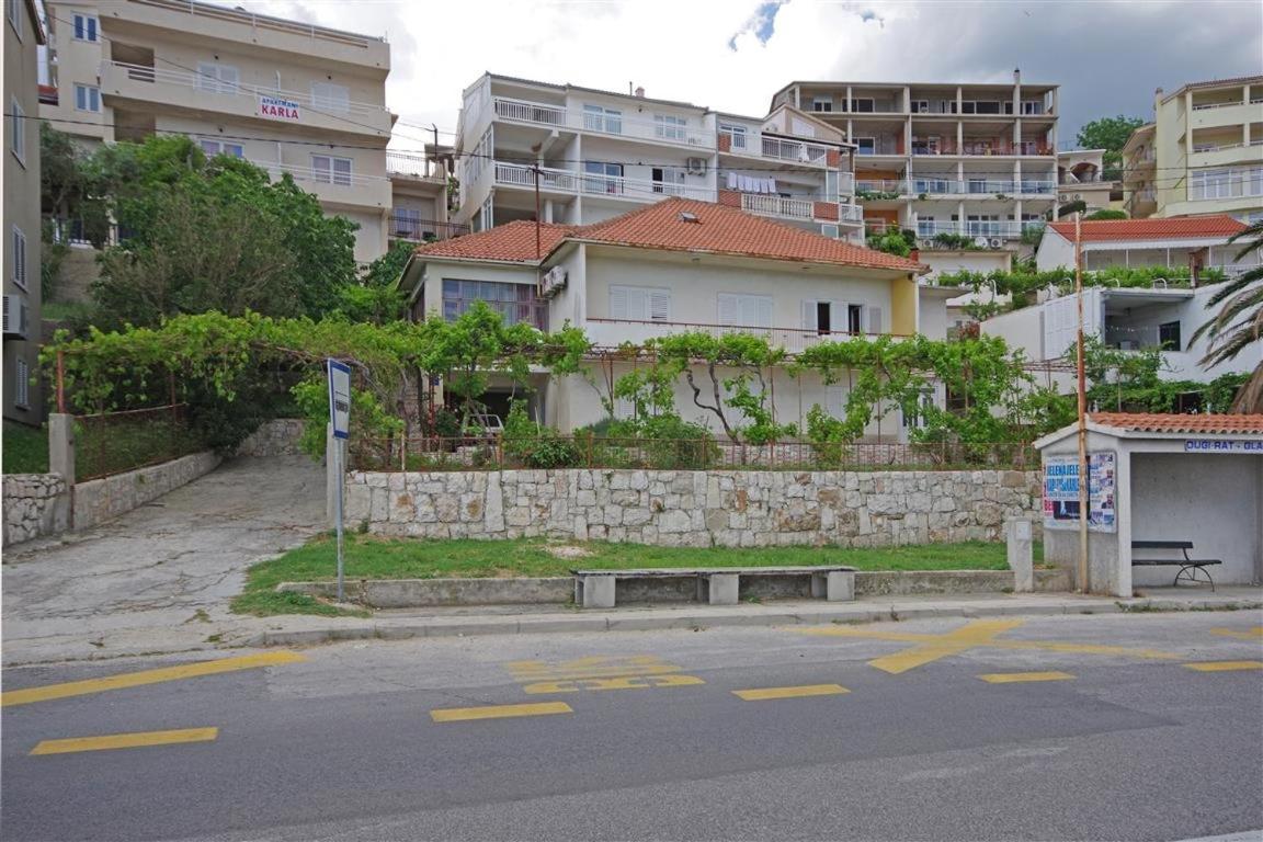 B&B Dugi Rat - Apartments by the sea Dugi Rat, Omis - 7575 - Bed and Breakfast Dugi Rat