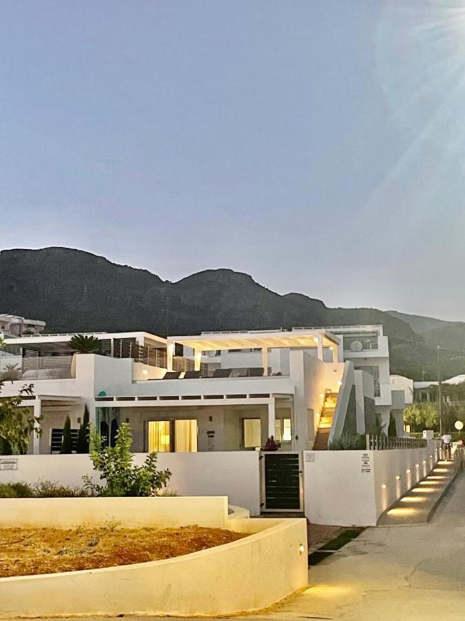 Fantasea Beachfront Villa - B&B
