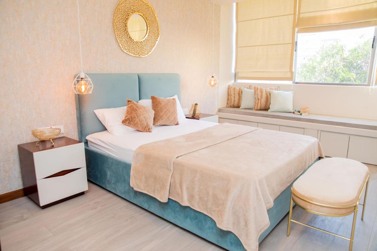 ARON'S Lavinia SAPPHIRE - B&B