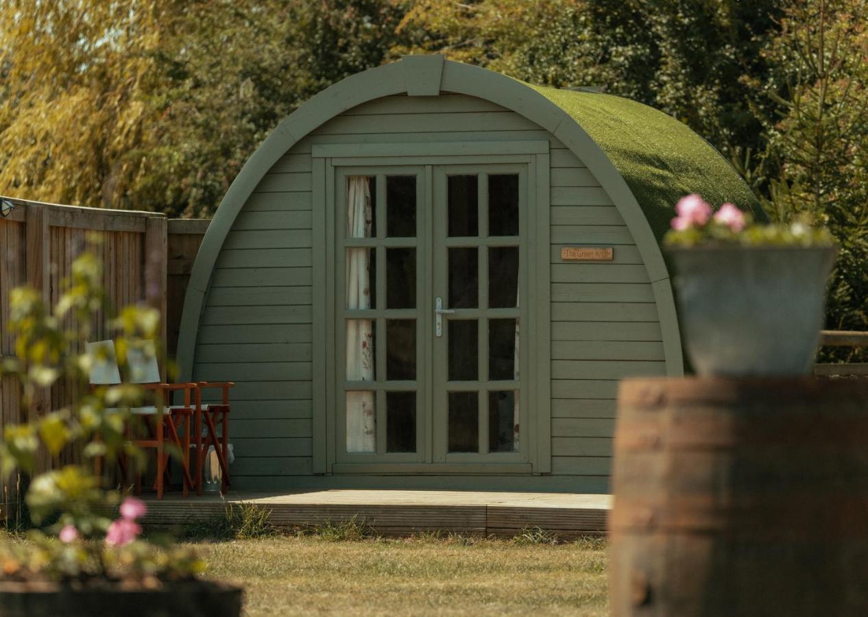 B&B Chippenham - Glamping in Wiltshire the Green Knoll is a charm - Bed and Breakfast Chippenham