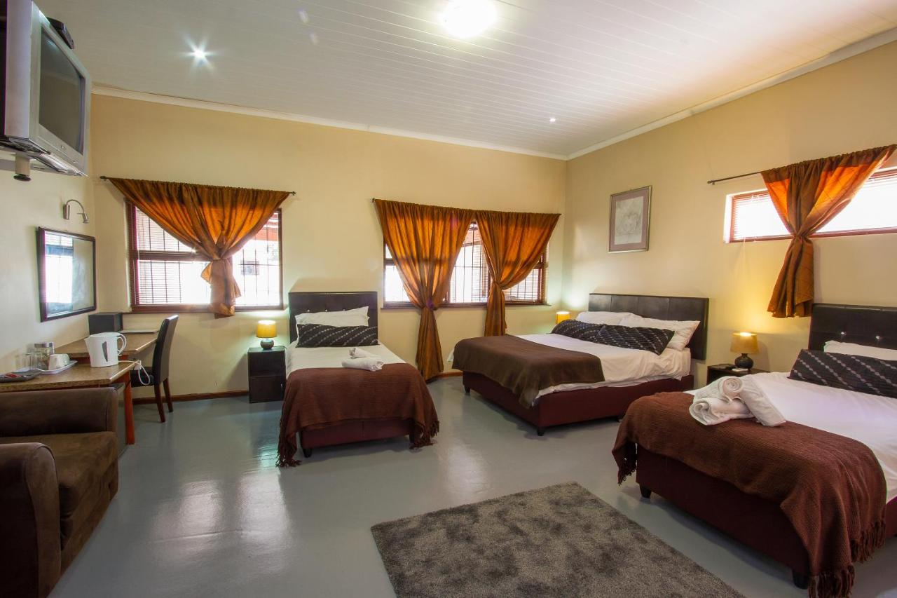Quadruple Room with Private Bathroom