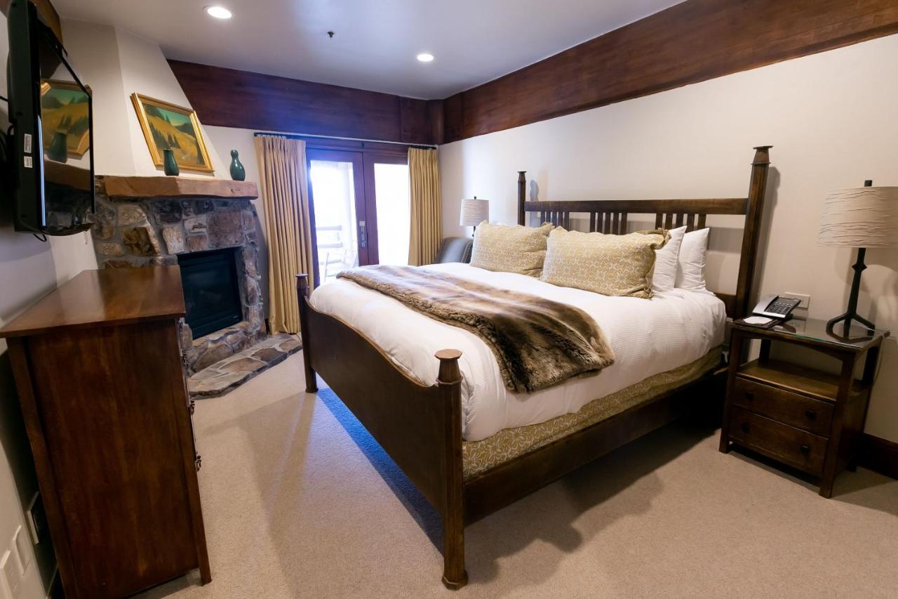 B&B Park City - Deluxe King Room with Fireplace Hotel Room - Bed and Breakfast Park City