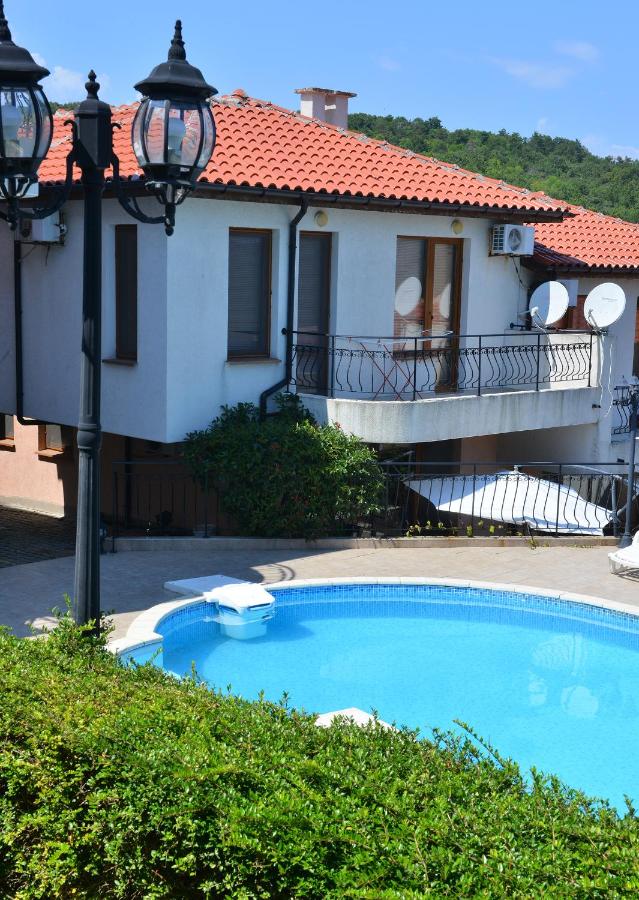 Villa Aspen Guest House - Bed and Breakfast Primorsko