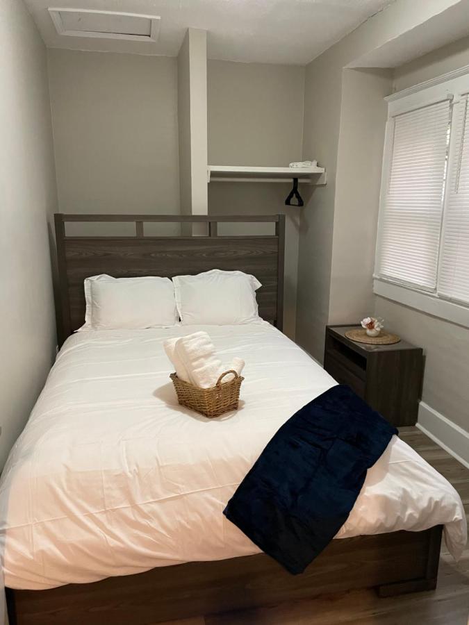 Adorable Bungalow - B&B Indianapolis