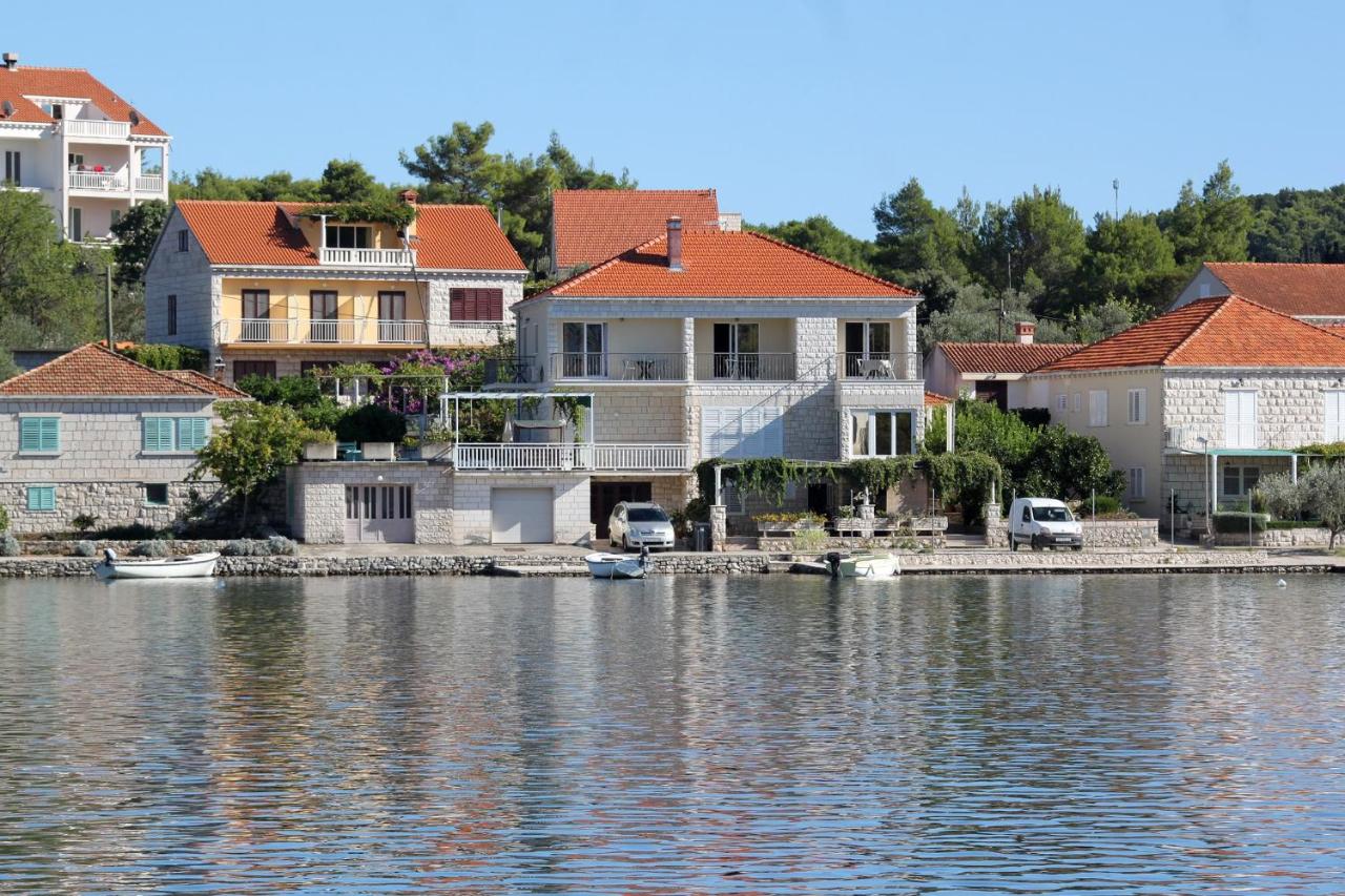 B&B Lumbarda - Seaside apartments with a swimming pool Lumbarda, Korcula - 9303 - Bed and Breakfast Lumbarda