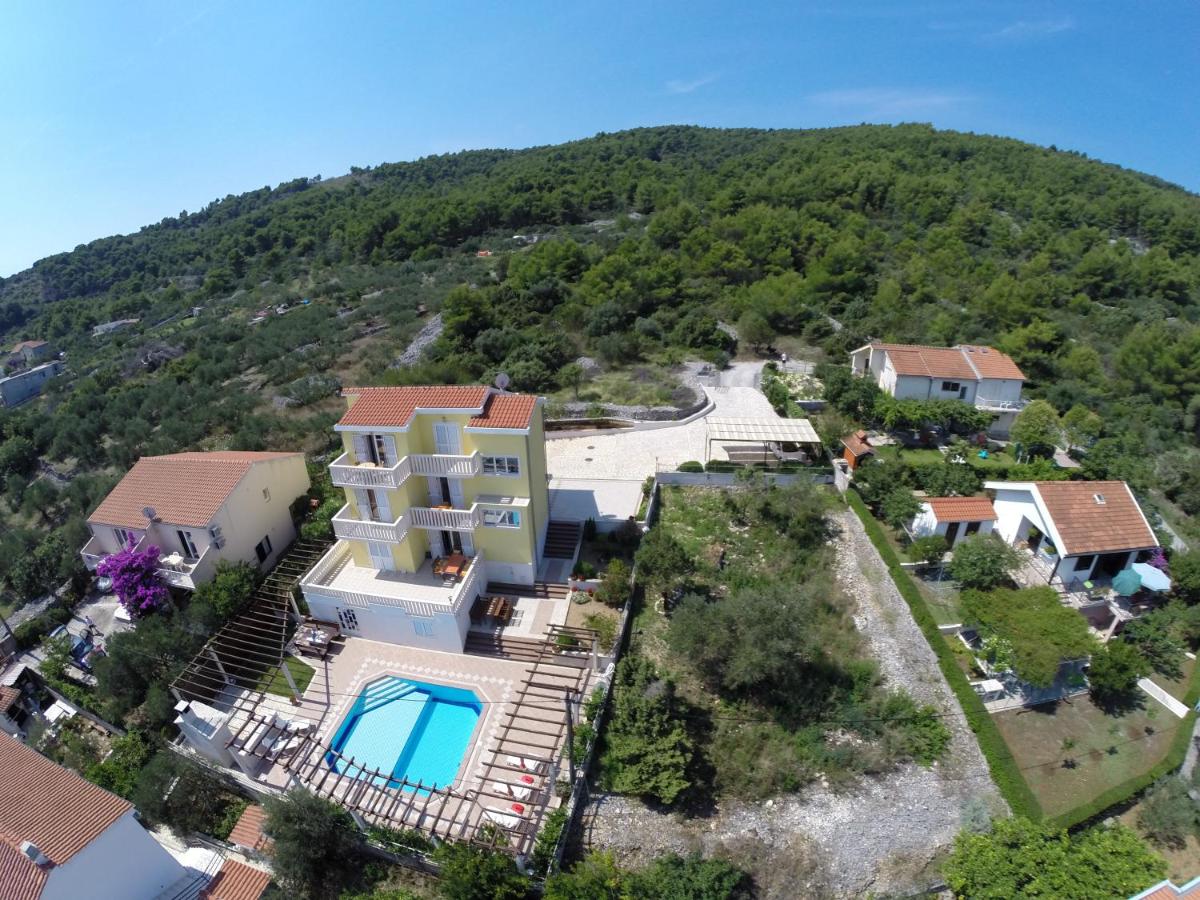 One-Bedroom Apartment with Pool View