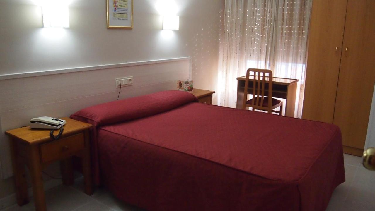 Habitación con cama grande 