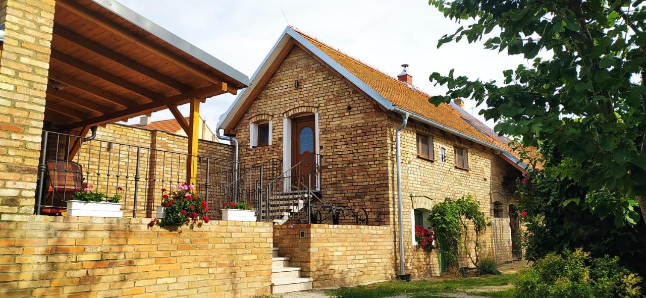 B&B Šakvice - Půjčovna a ubytování pod Pálavou - Bed and Breakfast Šakvice