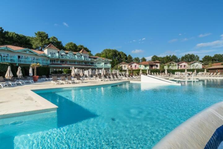 Appartement sur golf avec piscine chauffée à Lacanau-Océan - B&B