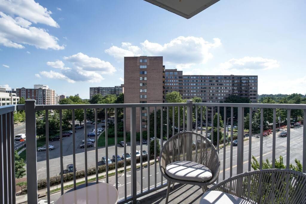 B&B Arlington - Exclusive Condo With Stunning Views at Crystal City - Bed and Breakfast Arlington