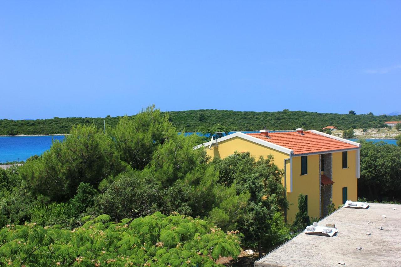 B&B Lovište - Apartments by the sea Loviste, Peljesac - 10197 - Bed and Breakfast Lovište