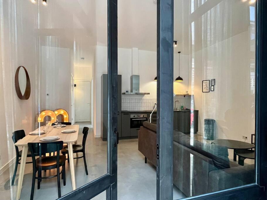 B&B Rotterdam - Trendy 2 Bedroom Serviced Apartment - Bed and Breakfast Rotterdam