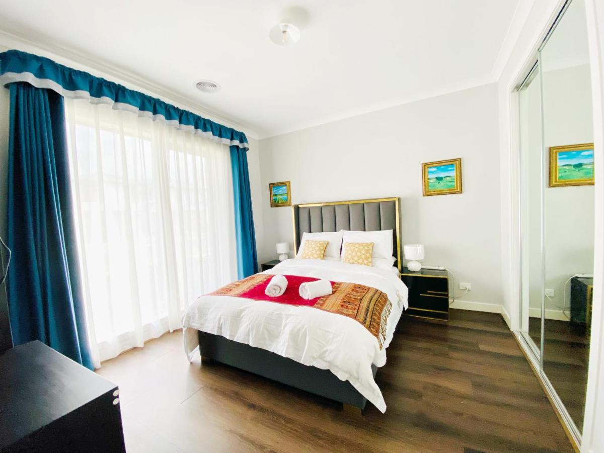 B&B Laverton - DnF House in Williams Landing - Bed and Breakfast Laverton