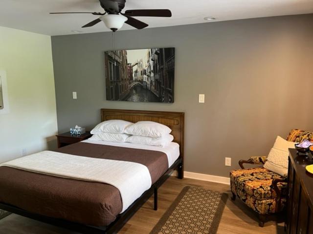 Standard Queen Room