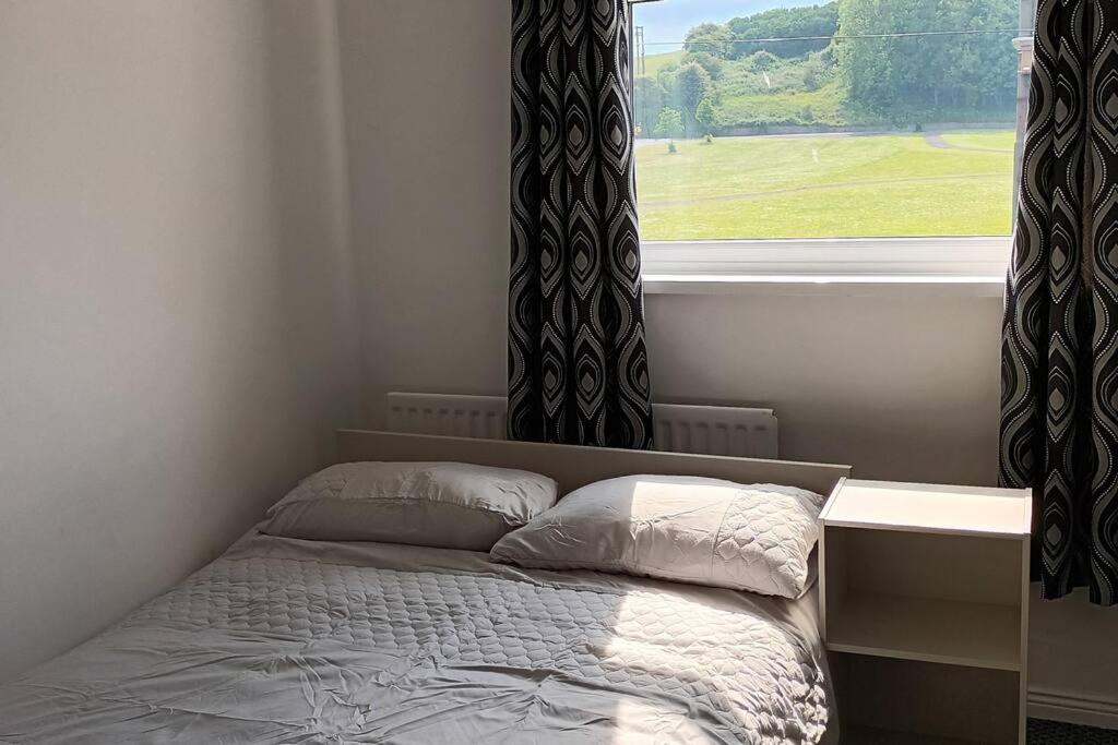 Modern two bedroom house near beach/ Durham City - Bed and Breakfast