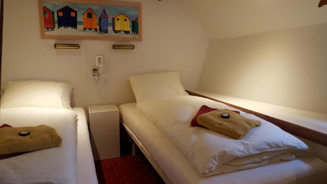 B&B Amsterdam - Botel Liza Marleen - Bed and Breakfast Amsterdam