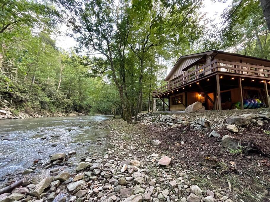 B&B Butler - Cozy Creekside cabin- 35m to Boone - Bed and Breakfast Butler