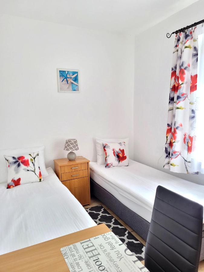 Habitación Doble con baño privado externo - 2 camas