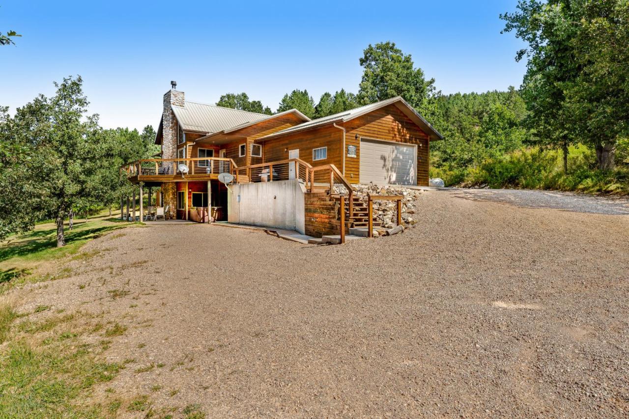 Five Bedroom Holiday Home