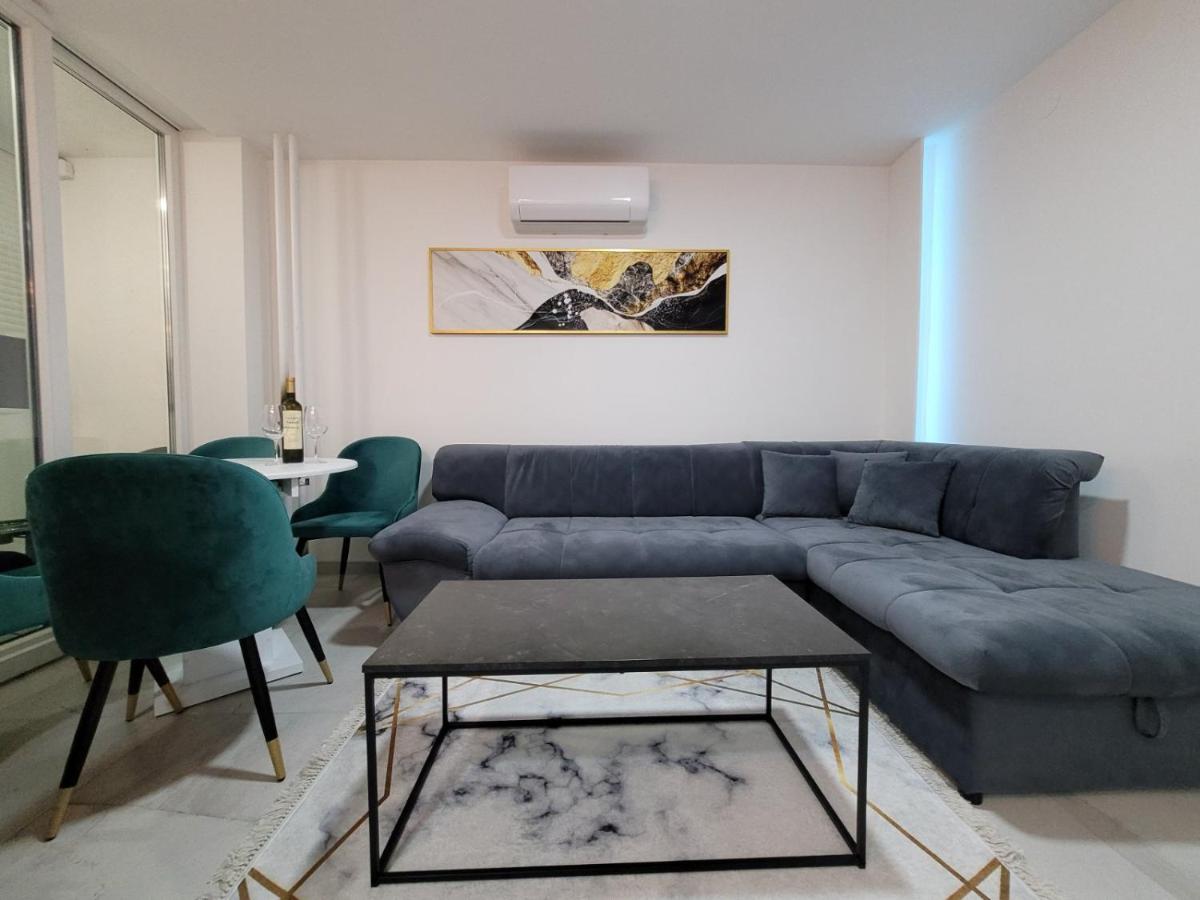 Stan m&s, Boulevard-centar grada - B&B