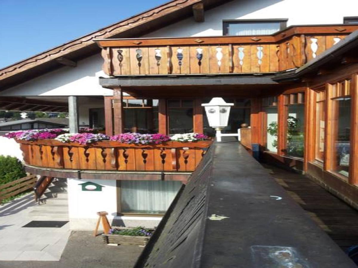 Pension "Dorfkrug" - B&B