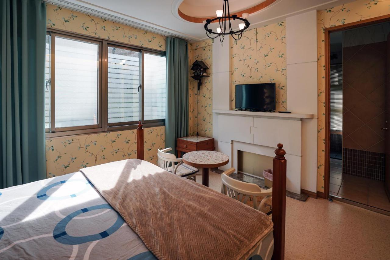 Deluxe Double Room with Shower