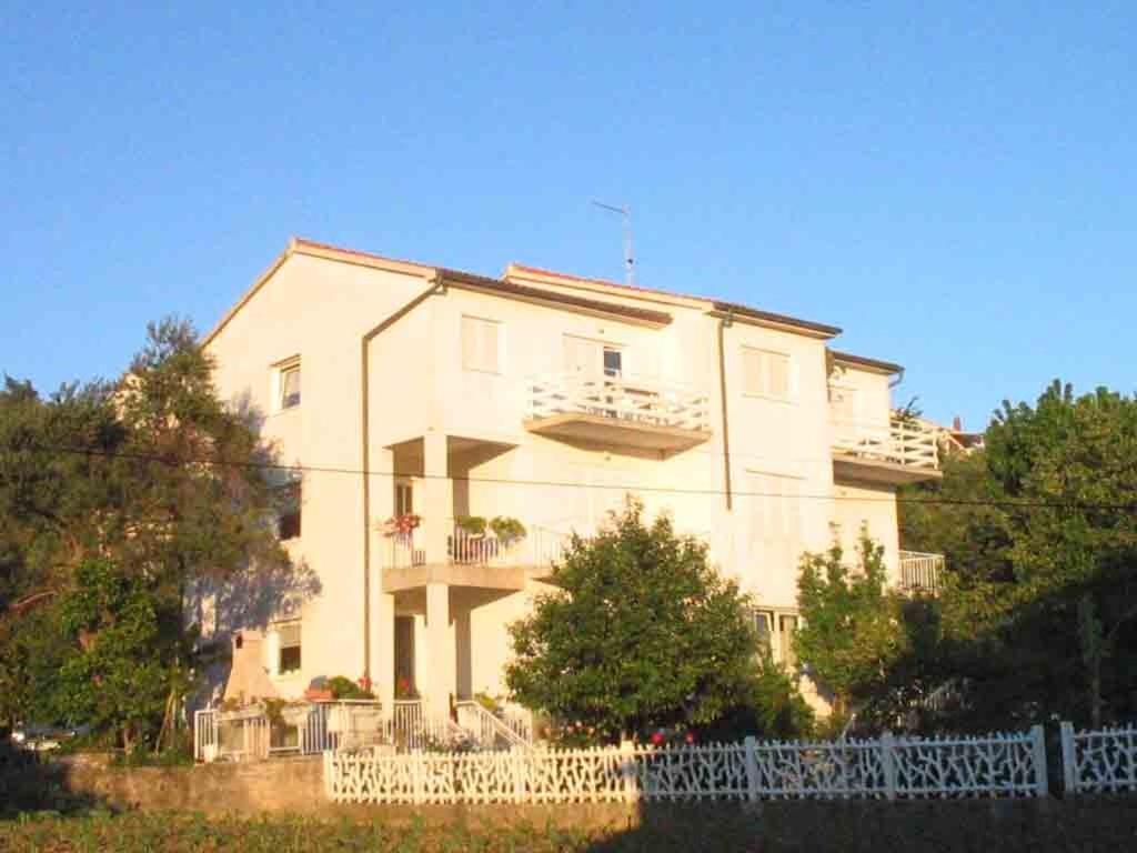 Economy appartments near centar - B&B Banjol