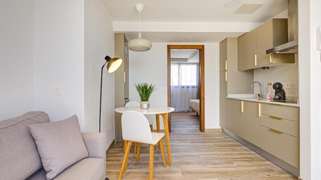 Penthouse One-Bedroom Apartment with Jacuzzi and Terrace