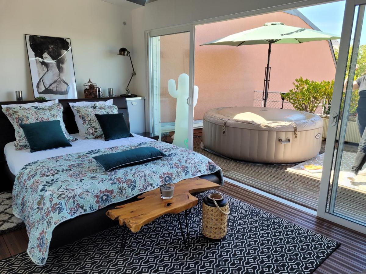 La terrasse, jacuzzi et vue mer à 100m de la plage - Ferienwohnung