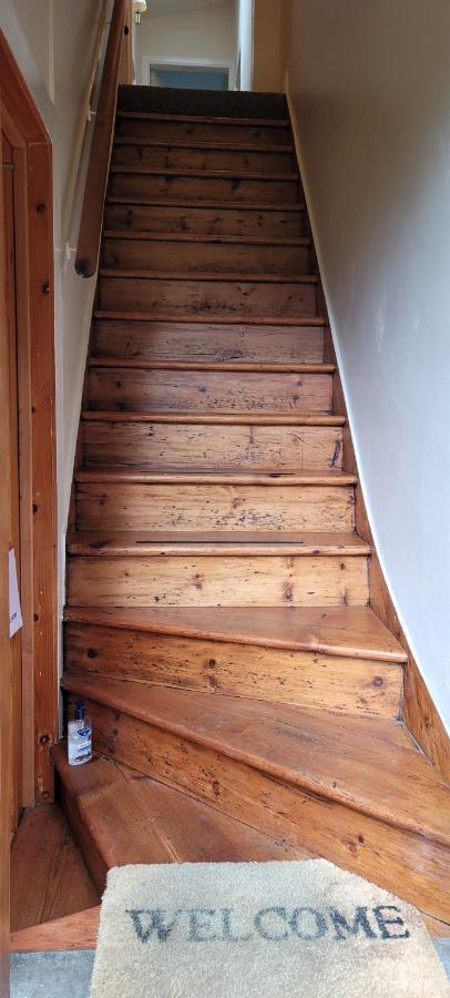Pitlochry North Wing Apartment - very central - B&B