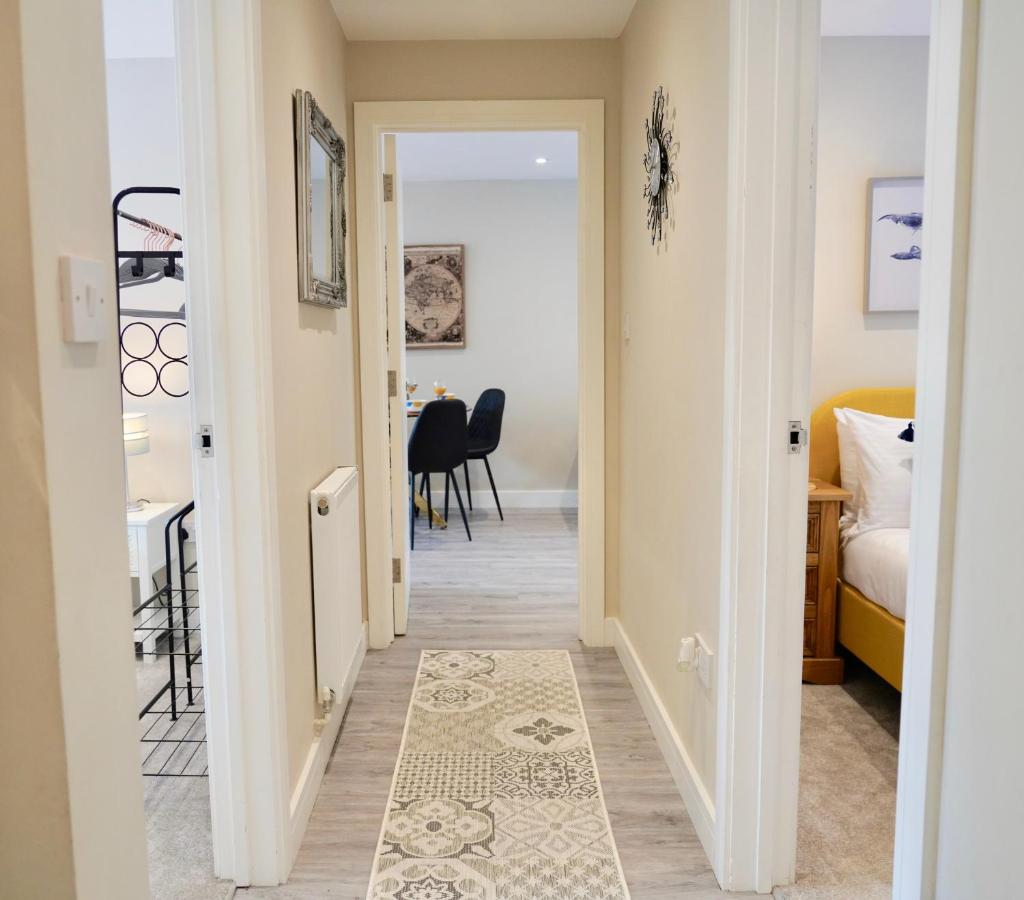 Chatham Serviced Apartments by Hosty Lets - B&B
