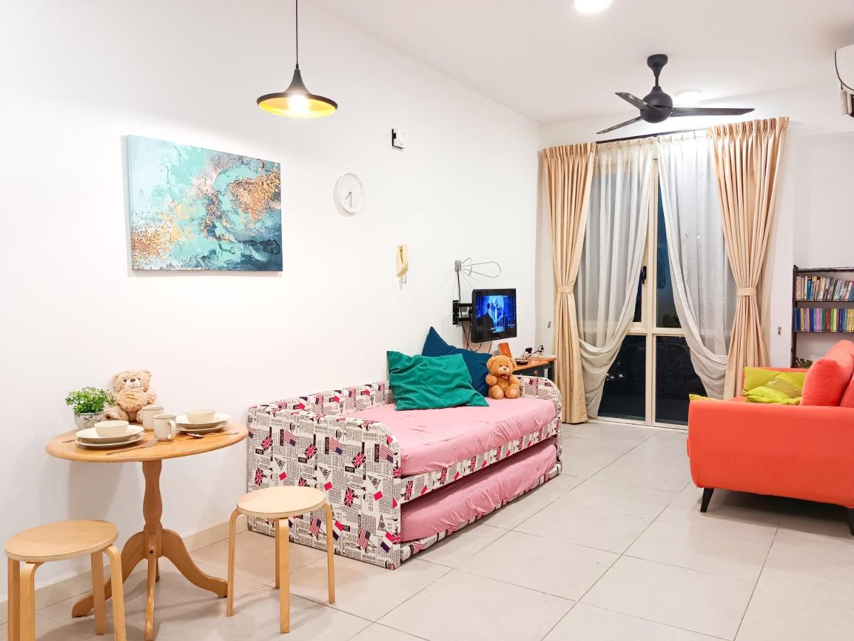 Afiniti, 2 min walk to legoland and Gleneagles Hospital By Hint Homestay - B&B